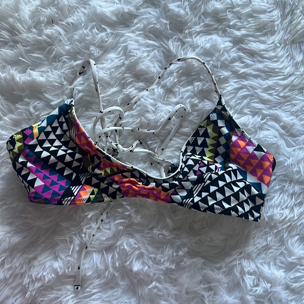 🔴5 for $25- Volcom reversible bikini top M